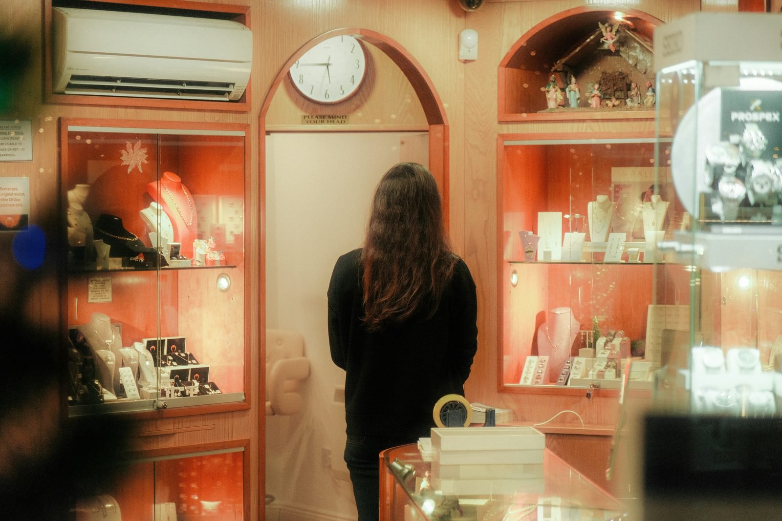 Boutique de bijouterie horlogerie claire et premium